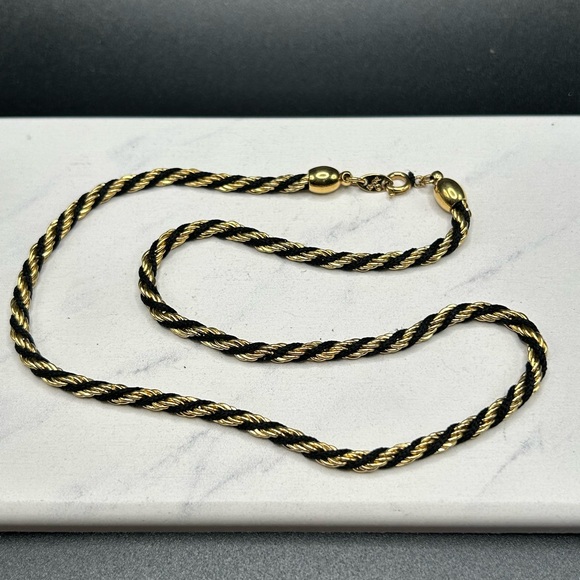L0042 Trifari Gold tone chain black twist 16” - Picture 1 of 4